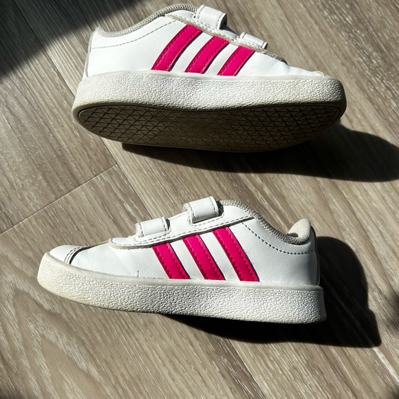 Size 7K Adidas Shoes - Picture 8 of 9